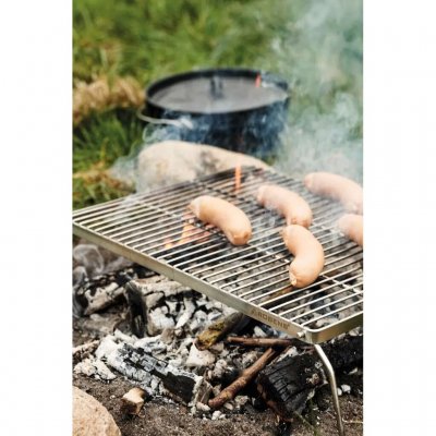 Robens Lassen L is een licht en compact grillrooster met inklapbare poten die zorgen voor een goede pakmaat.