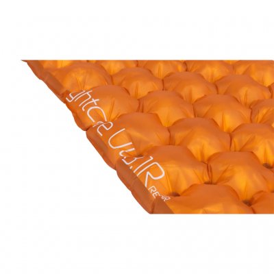 Meerdere kleine luchtkamers in de slaapmat zorgen voor uitstekende stabiliteit en comfort.