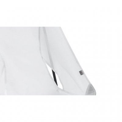 Uitsparingen in de stof verbeteren het ademend vermogen van de stoel.