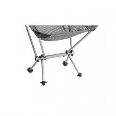 Brede poten zorgen ervoor dat de stoel stabieler staat op zachte ondergrond.