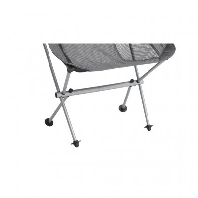 Brede poten maken de stoel stabieler op zachte ondergrond.