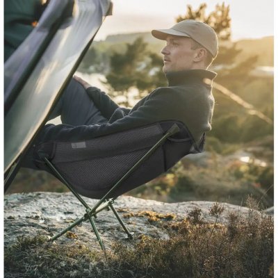 Compact opvouwbare stoel voor kamperen en buitenleven. Licht en duurzaam aluminium frame met ademende meshpanelen.
