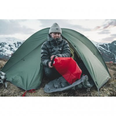 Drybag die ook kan worden gebruikt als pomp voor opblaasbare slaapmatten.