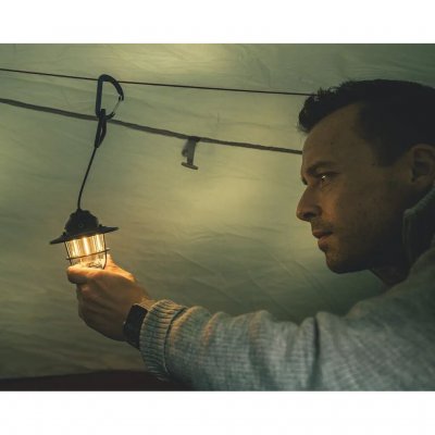 Campinglamp met oplaadbare batterij, dimfunctie en meerdere lichtstanden.