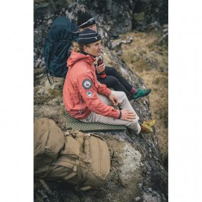 Een slimme variant van de klassieke slaapmat die compacter mee te nemen is en betere warmte biedt.