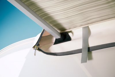 Infästning mot husvagn - Thule 1200 Påsmarkis.