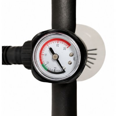 De drukmeter met duidelijke markeringen maakt het oppompen van de tent eenvoudig.