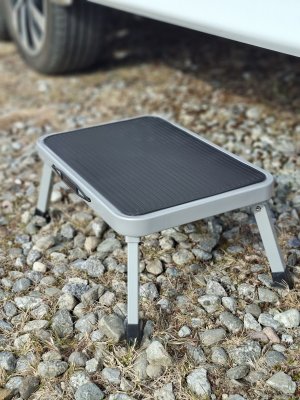 Het opstapje is geschikt voor zowel caravans als campers.